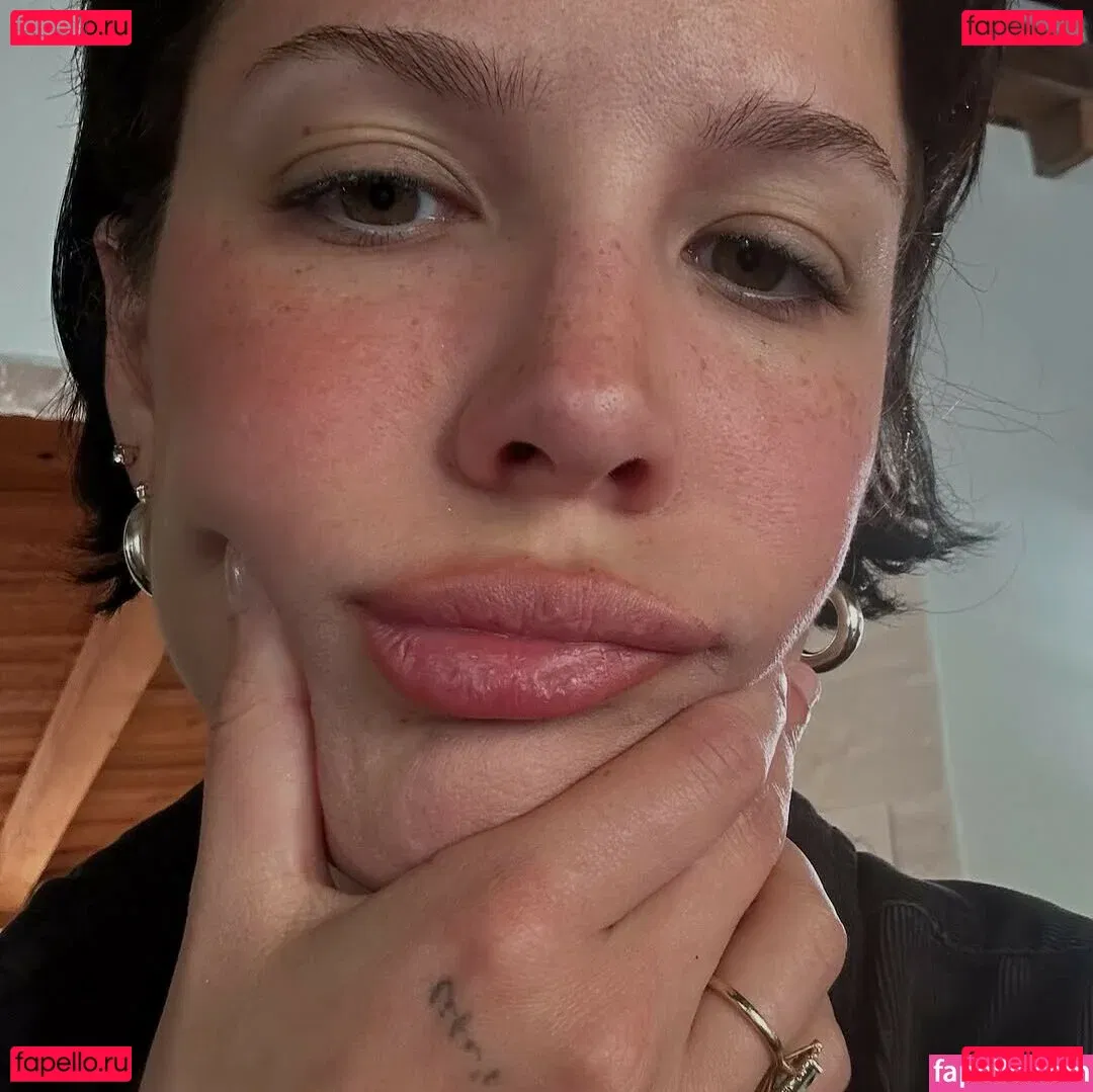 Halsey Onlyfans Photo Gallery 