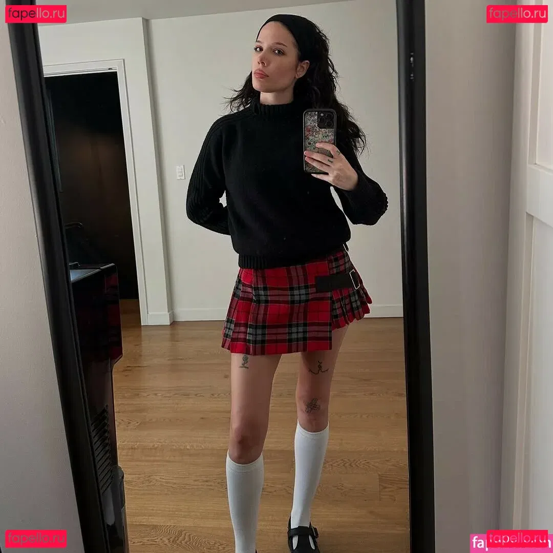 Halsey Onlyfans Photo Gallery 