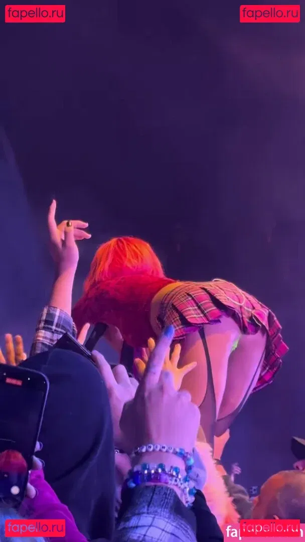 Halsey Onlyfans Photo Gallery 