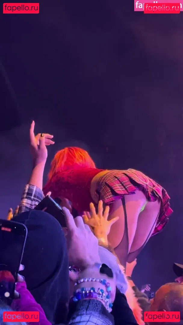 Halsey Onlyfans Photo Gallery 