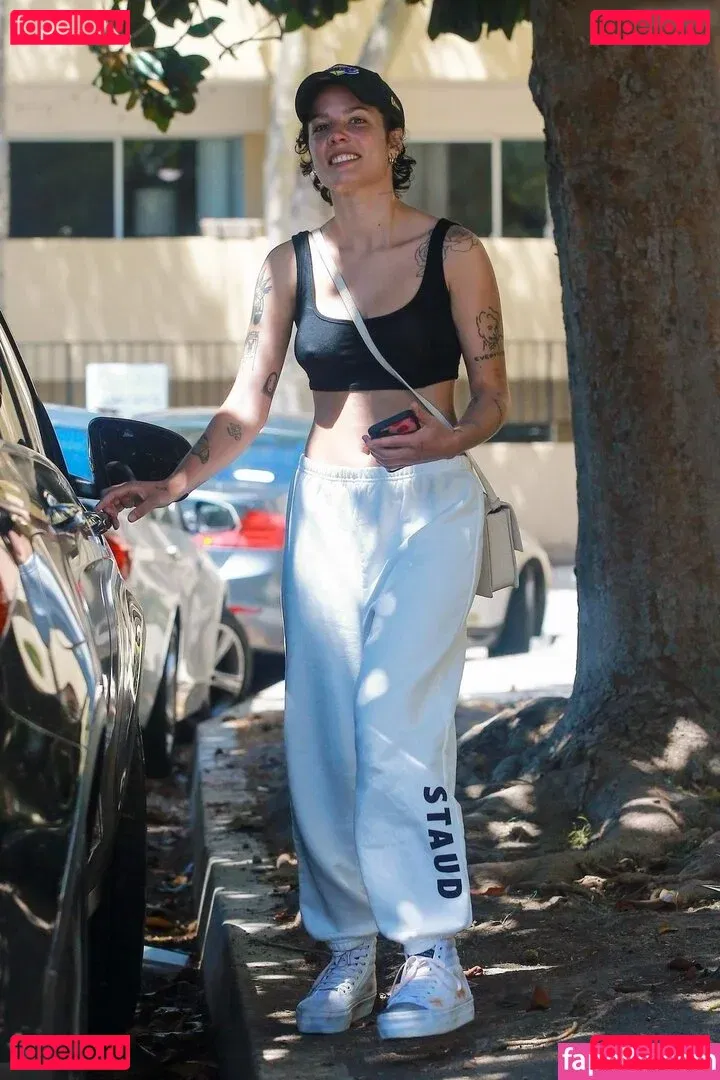 Halsey Onlyfans Photo Gallery 