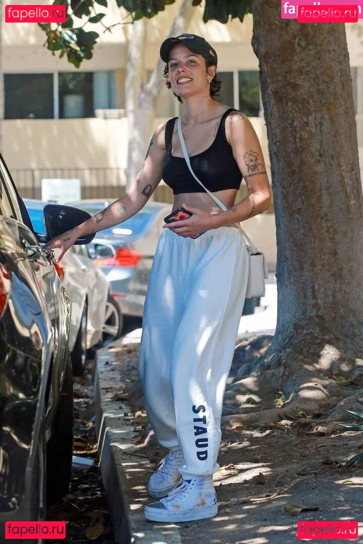 Halsey Onlyfans Photo Gallery 