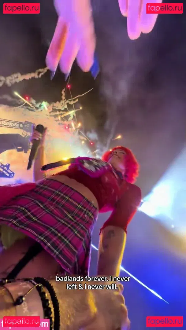 Halsey Onlyfans Photo Gallery 