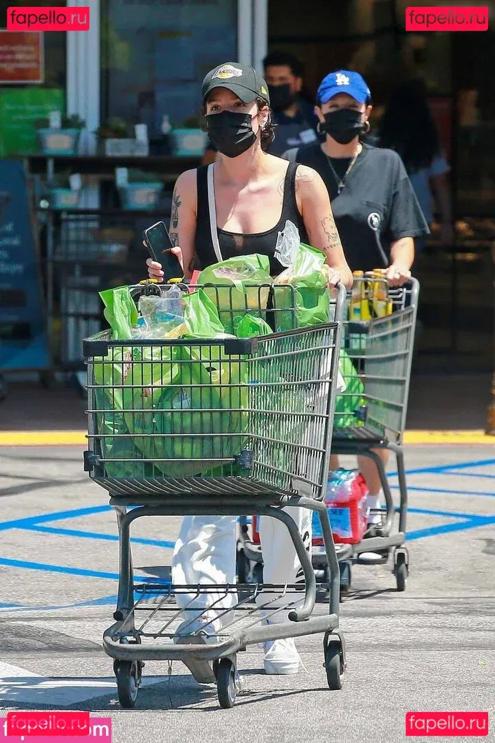 Halsey Onlyfans Photo Gallery 