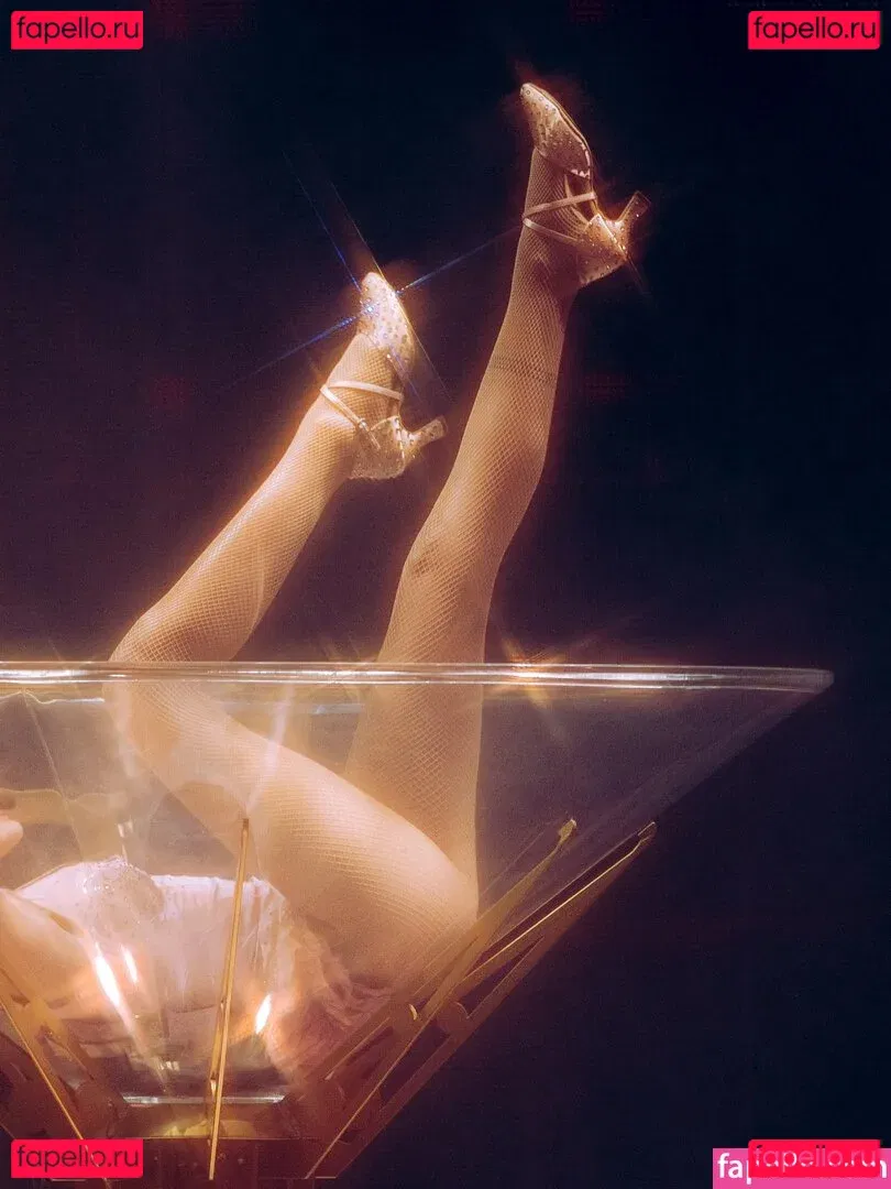 Halsey Onlyfans Photo Gallery 