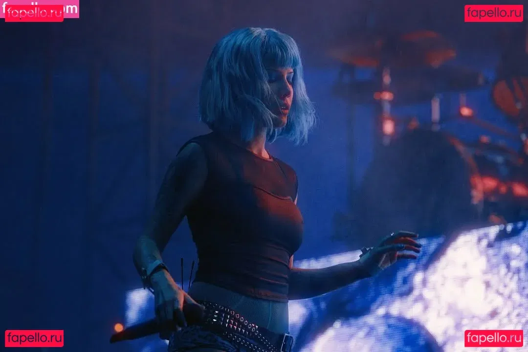 Halsey Onlyfans Photo Gallery 