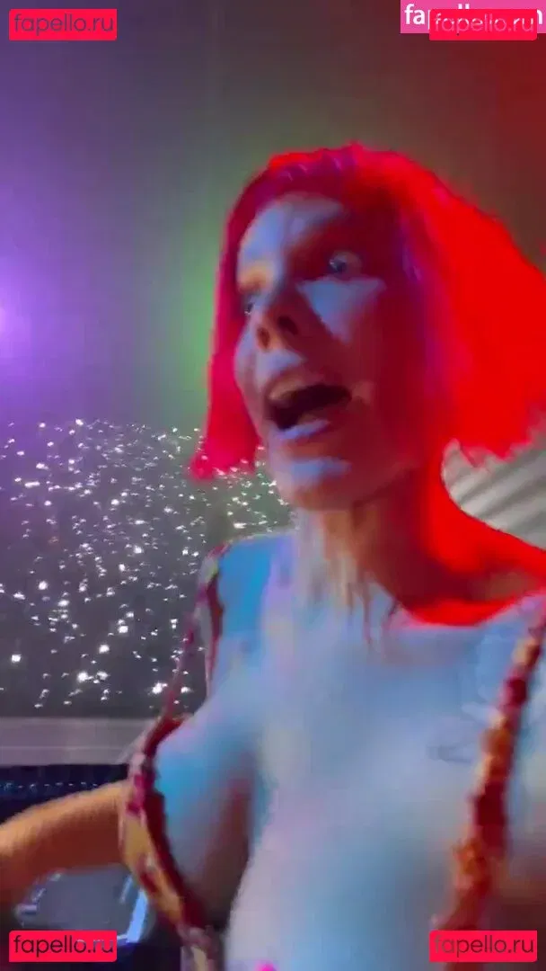 Halsey Onlyfans Photo Gallery 