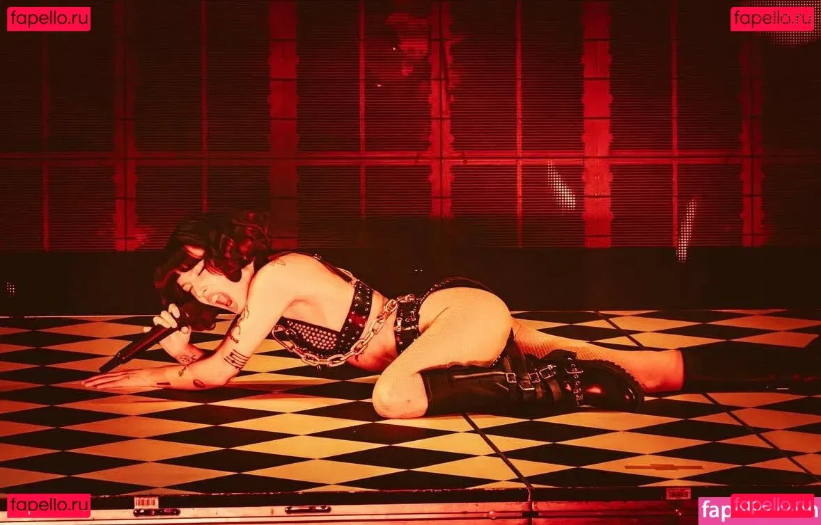 Halsey Onlyfans Photo Gallery 