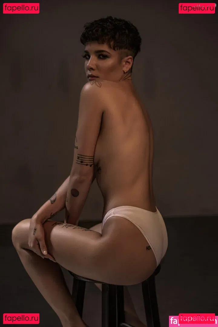 Halsey Onlyfans Photo Gallery 