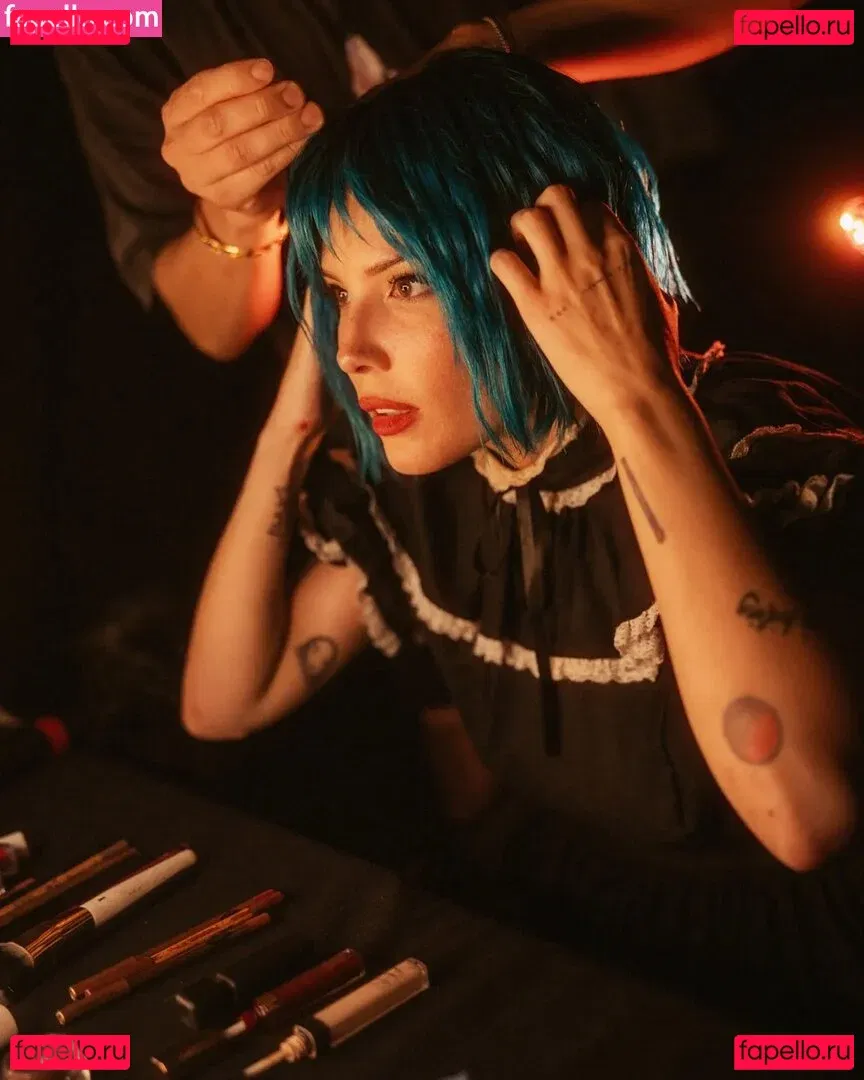 Halsey Onlyfans Photo Gallery 