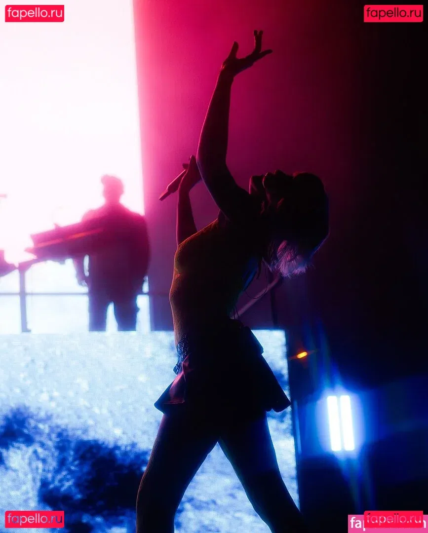 Halsey Onlyfans Photo Gallery 