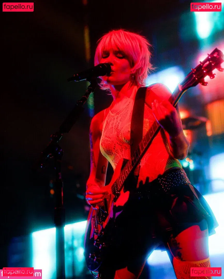 Halsey Onlyfans Photo Gallery 