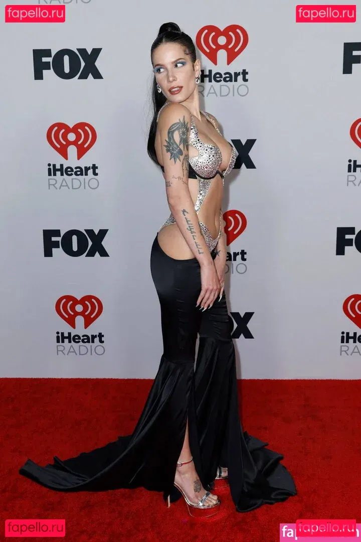 Halsey Onlyfans Photo Gallery 