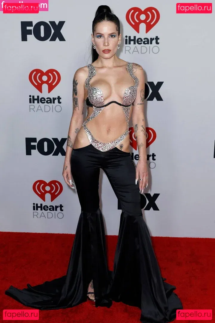 Halsey Onlyfans Photo Gallery 