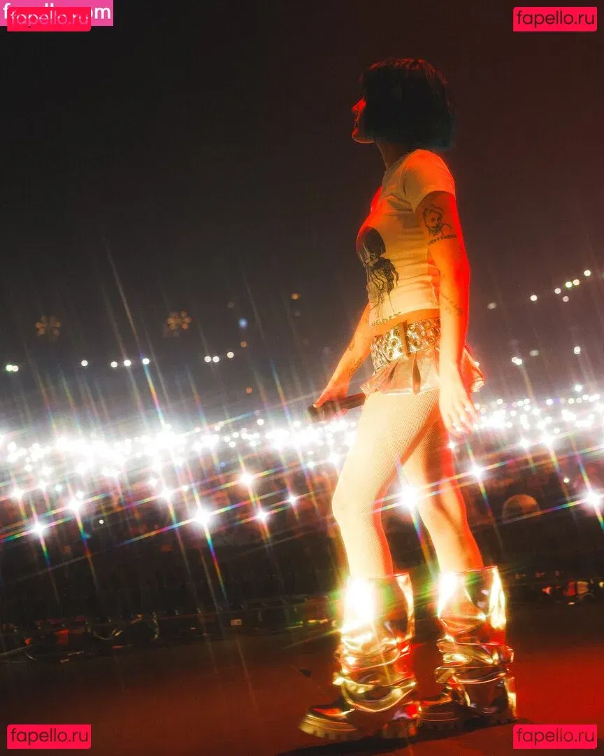 Halsey Onlyfans Photo Gallery 