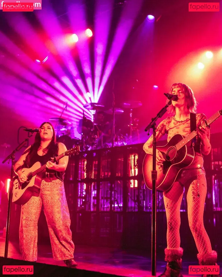 Halsey Onlyfans Photo Gallery 