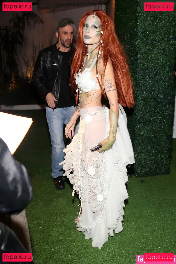 Halsey Onlyfans Photo Gallery 