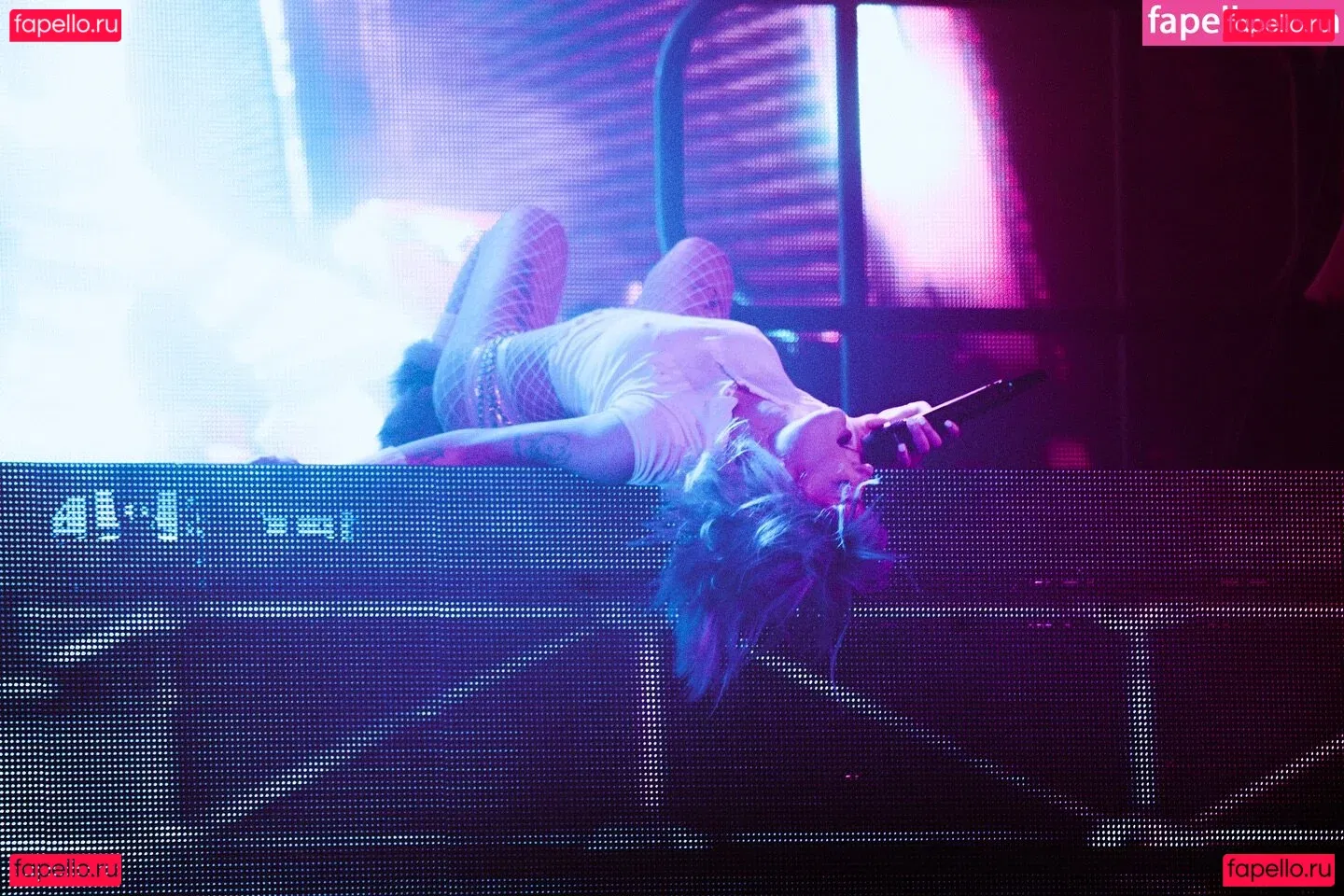 Halsey Onlyfans Photo Gallery 