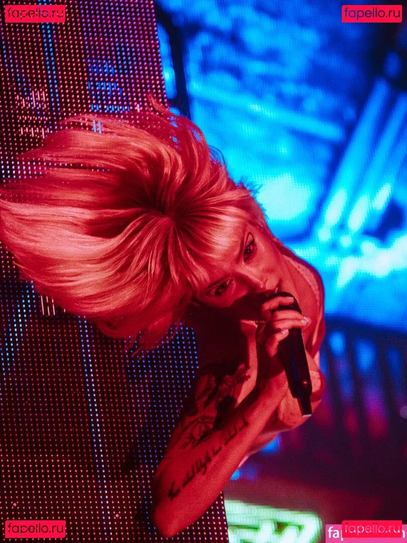 Halsey Onlyfans Photo Gallery 