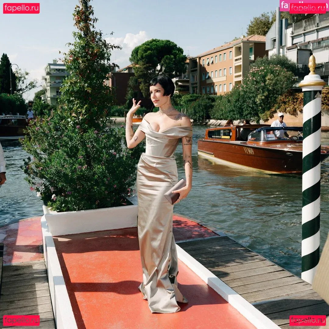 Halsey Onlyfans Photo Gallery 