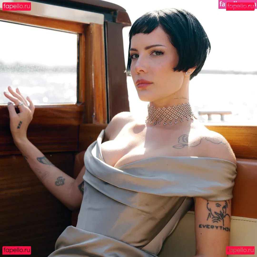 Halsey Onlyfans Photo Gallery 