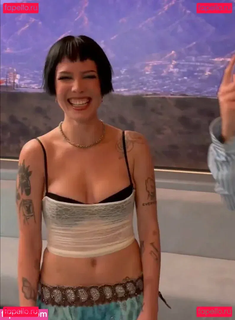 Halsey Onlyfans Photo Gallery 