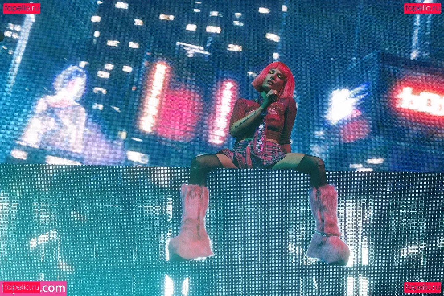 Halsey Onlyfans Photo Gallery 