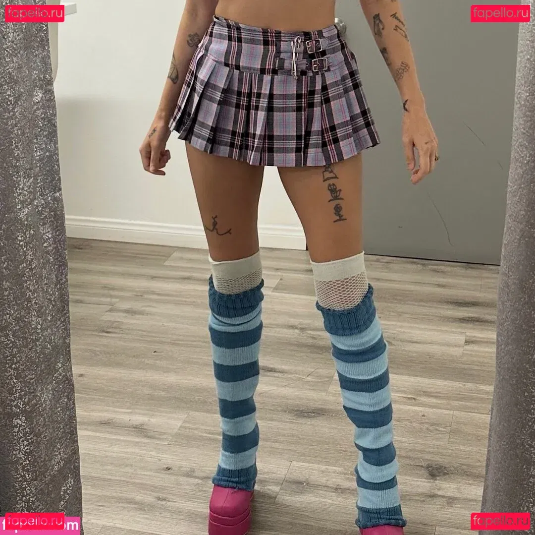 Halsey Onlyfans Photo Gallery 