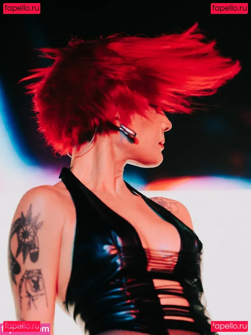 Halsey Onlyfans Photo Gallery 