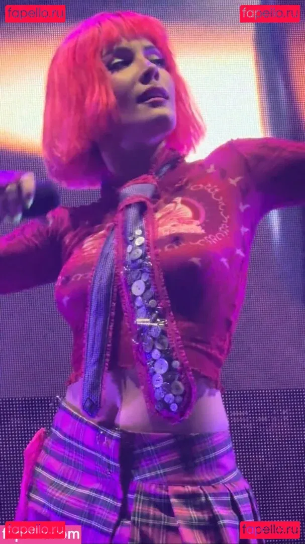 Halsey Onlyfans Photo Gallery 