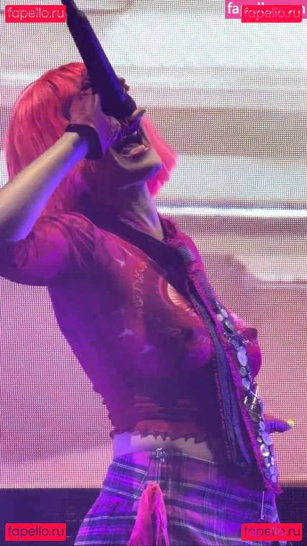 Halsey Onlyfans Photo Gallery 