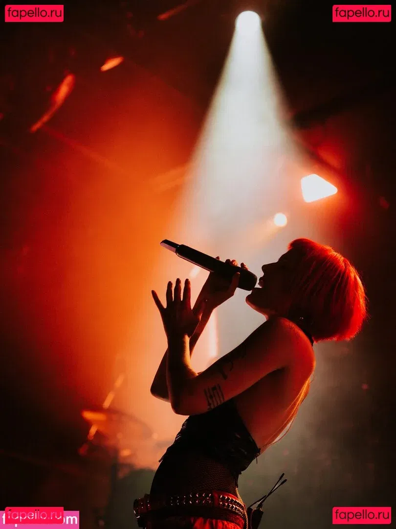 Halsey Onlyfans Photo Gallery 