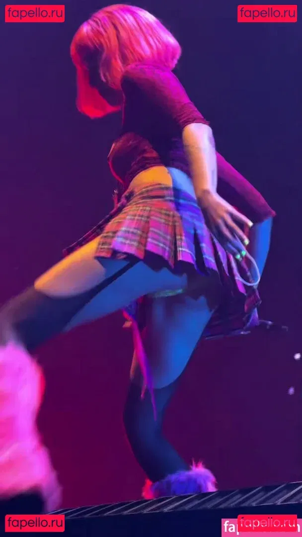 Halsey Onlyfans Photo Gallery 