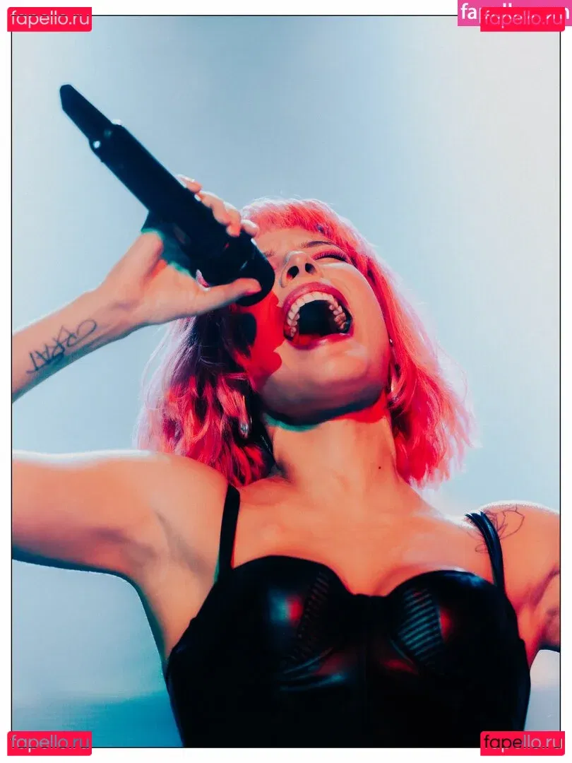 Halsey Onlyfans Photo Gallery 