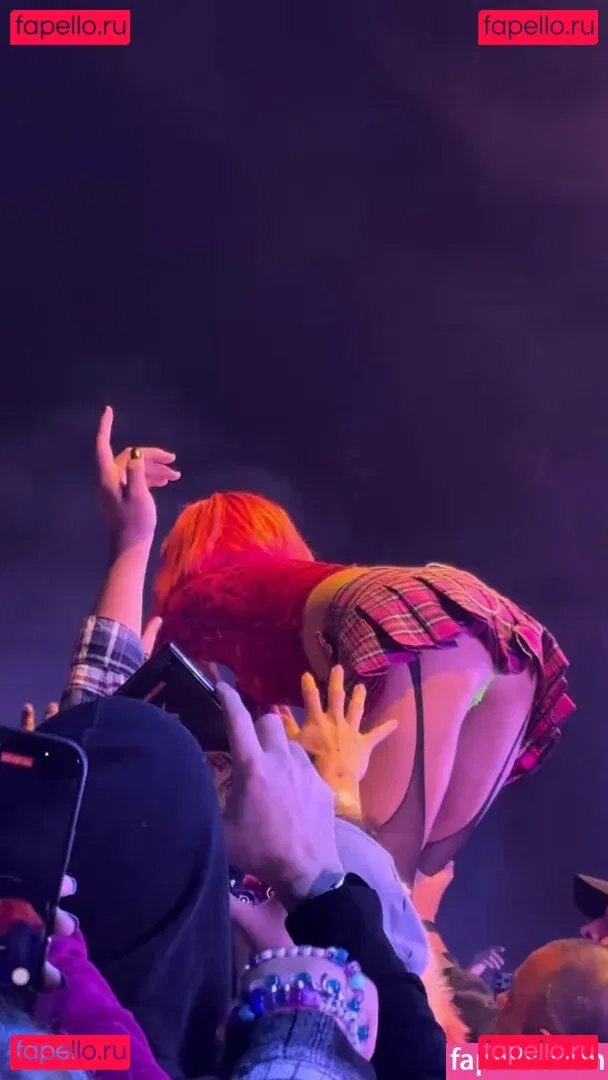 Halsey Onlyfans Photo Gallery 