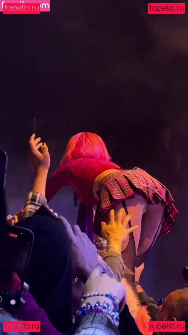 Halsey Onlyfans Photo Gallery 