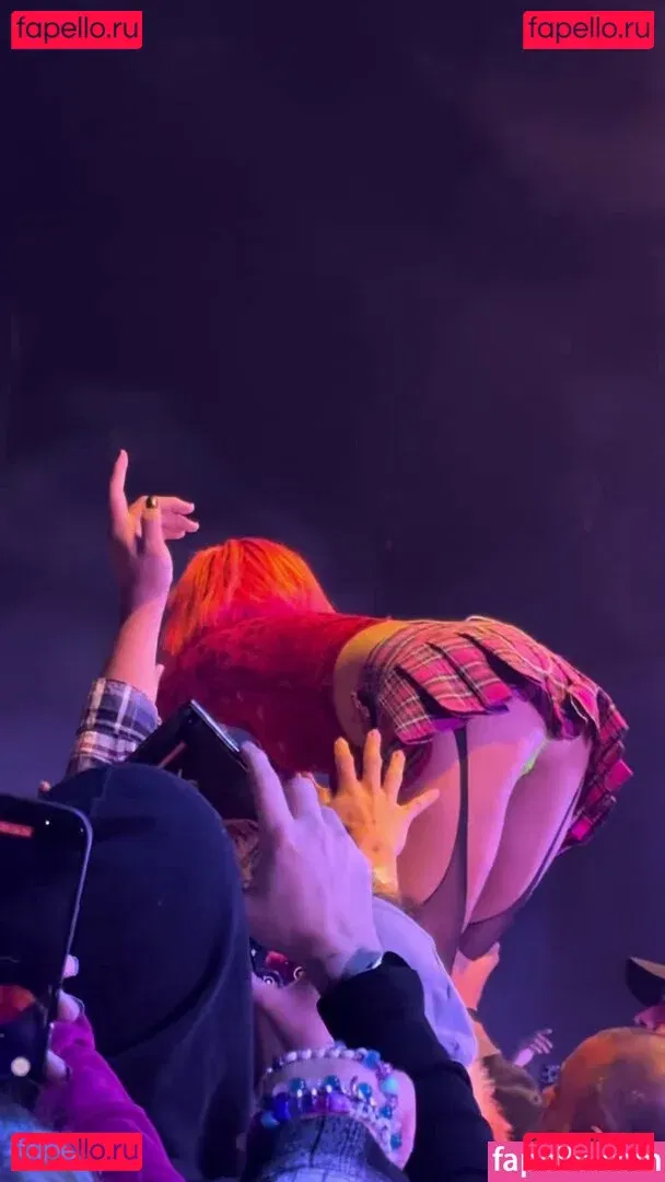 Halsey Onlyfans Photo Gallery 