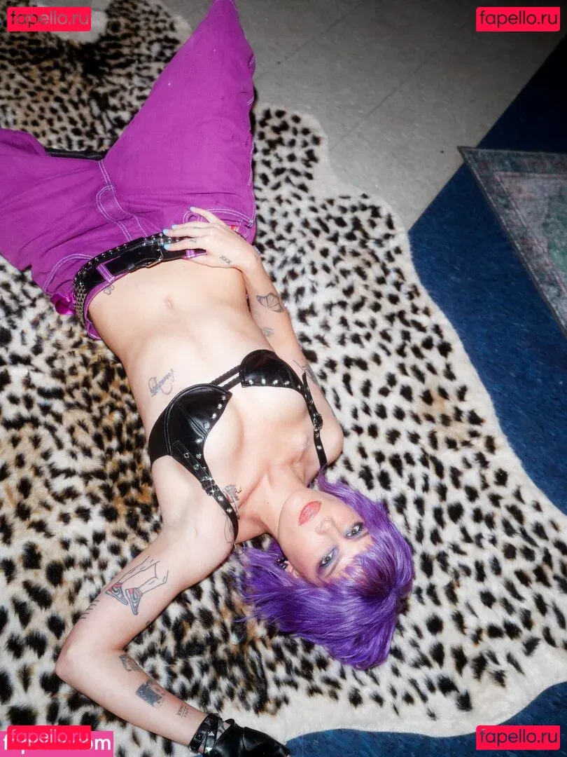 Halsey Onlyfans Photo Gallery 