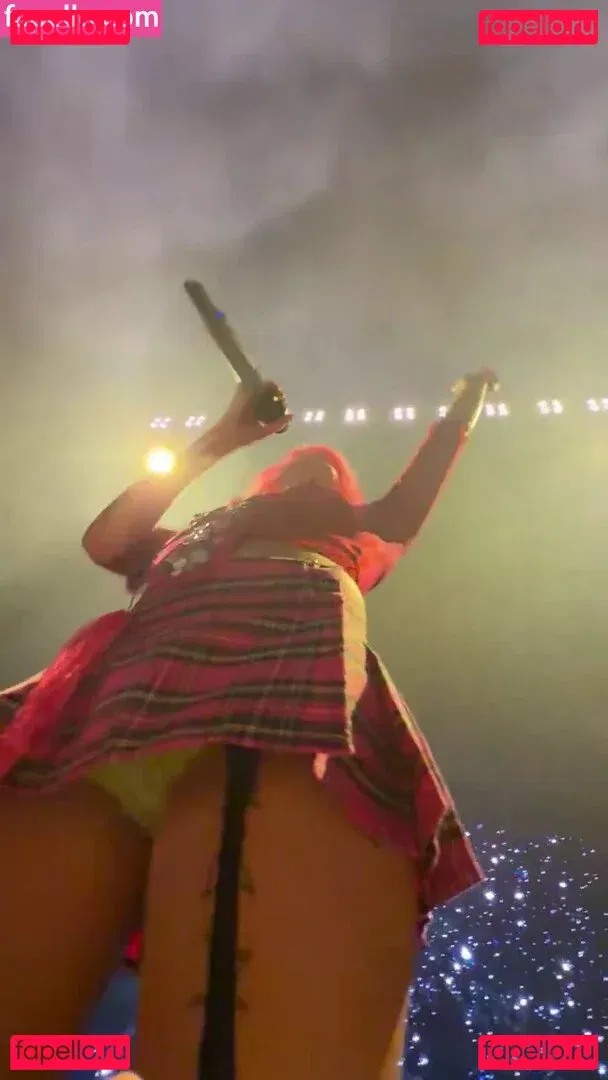 Halsey Onlyfans Photo Gallery 