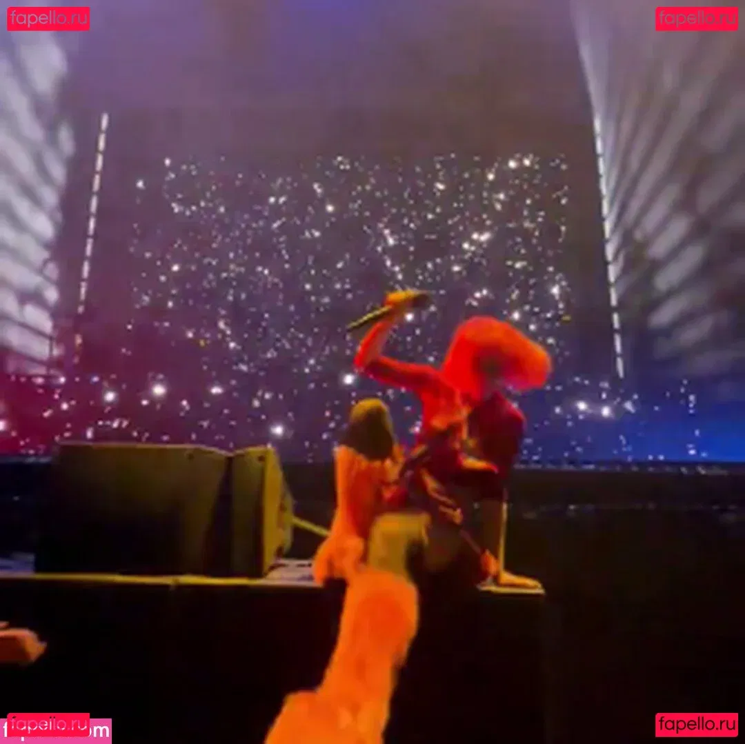 Halsey Onlyfans Photo Gallery 