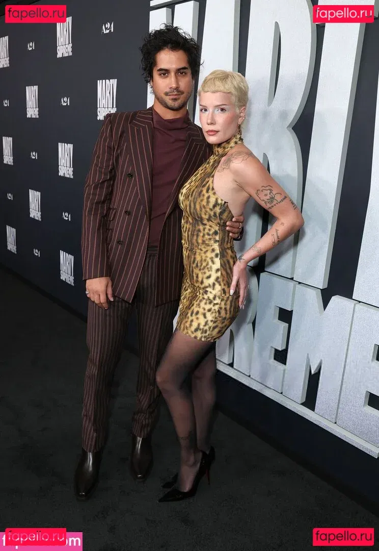 Halsey Onlyfans Photo Gallery 