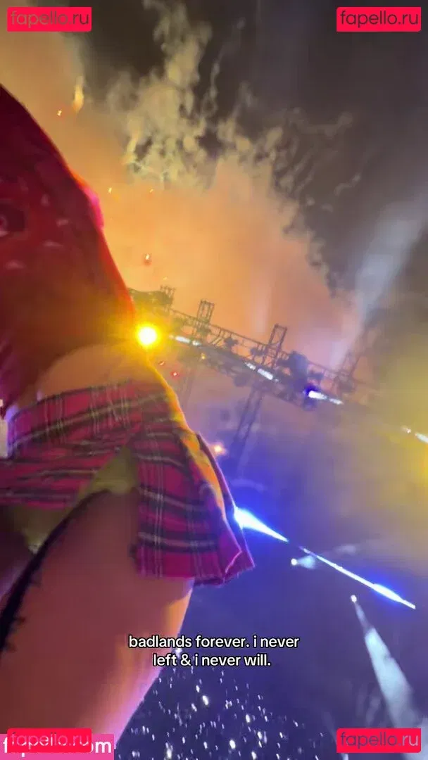 Halsey Onlyfans Photo Gallery 