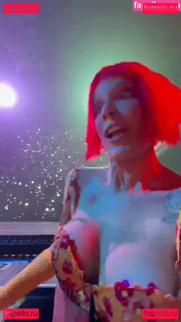 Halsey Onlyfans Photo Gallery 