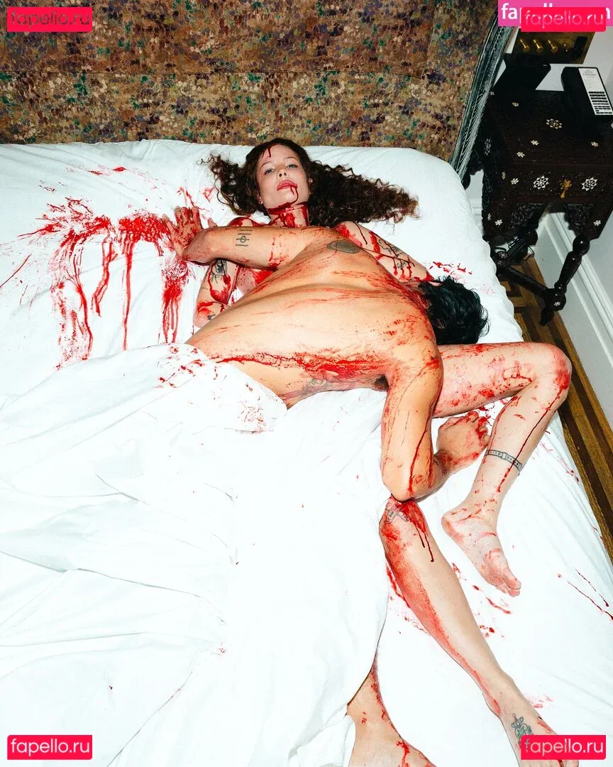 Halsey Onlyfans Photo Gallery 