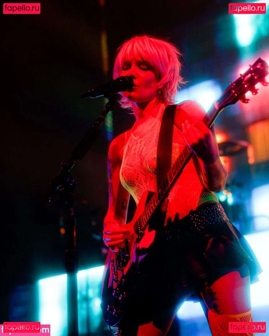 Halsey Onlyfans Photo Gallery 