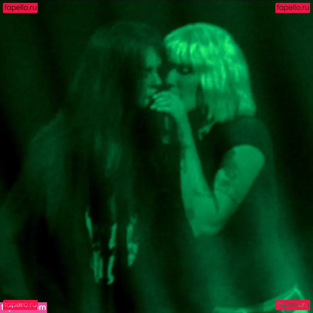 Halsey Onlyfans Photo Gallery 