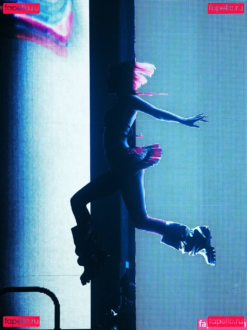 Halsey Onlyfans Photo Gallery 