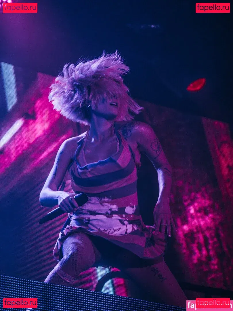 Halsey Onlyfans Photo Gallery 