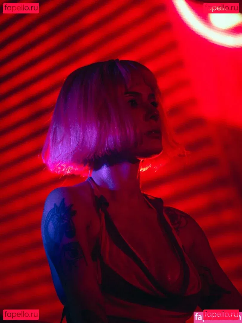 Halsey Onlyfans Photo Gallery 