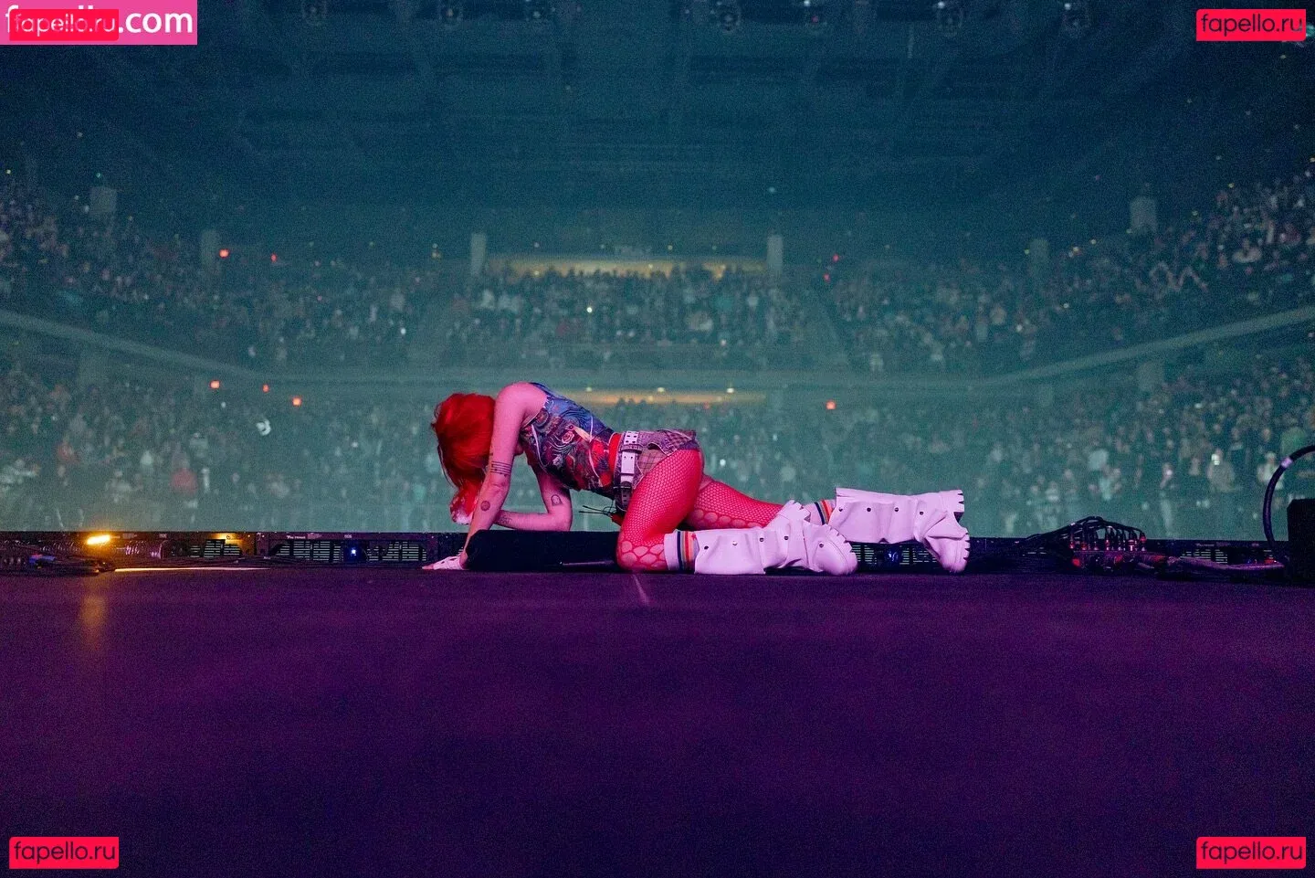 Halsey Onlyfans Photo Gallery 